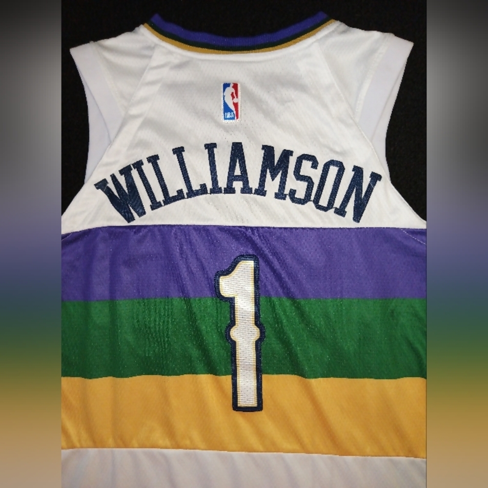 Men's sz 48 L Zion Williamson Official NBA Nike jersey. Small spot at bottom. - Picture 3 of 5